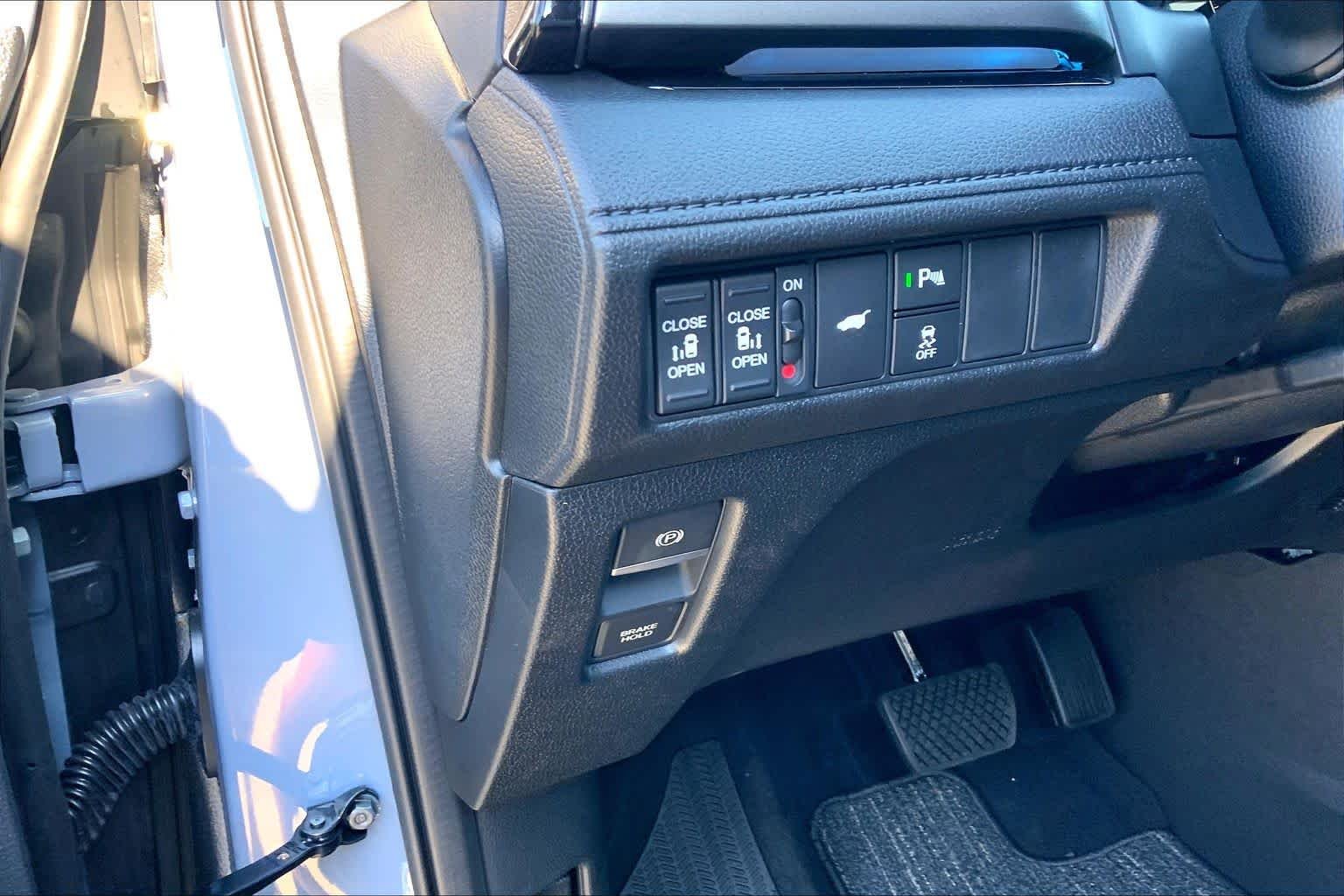 New 2027 Sonic Gray Pearl Honda Touring image 18