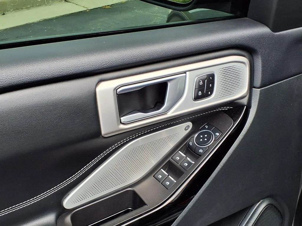 Used 2023 Gray Metallic Ford ST image 11