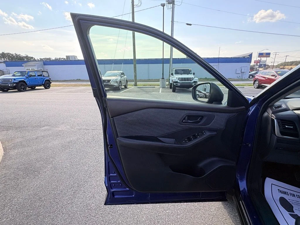 Used 2021 Blue Nissan S image 16