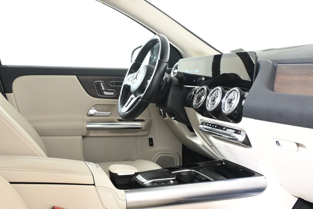 Used 2023 Mountain Gray Metallic Mercedes-Benz GLA 250 image 31