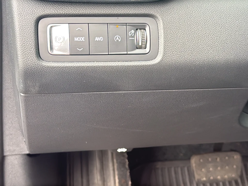 Used 2024 Silver GMC Elevation image 28