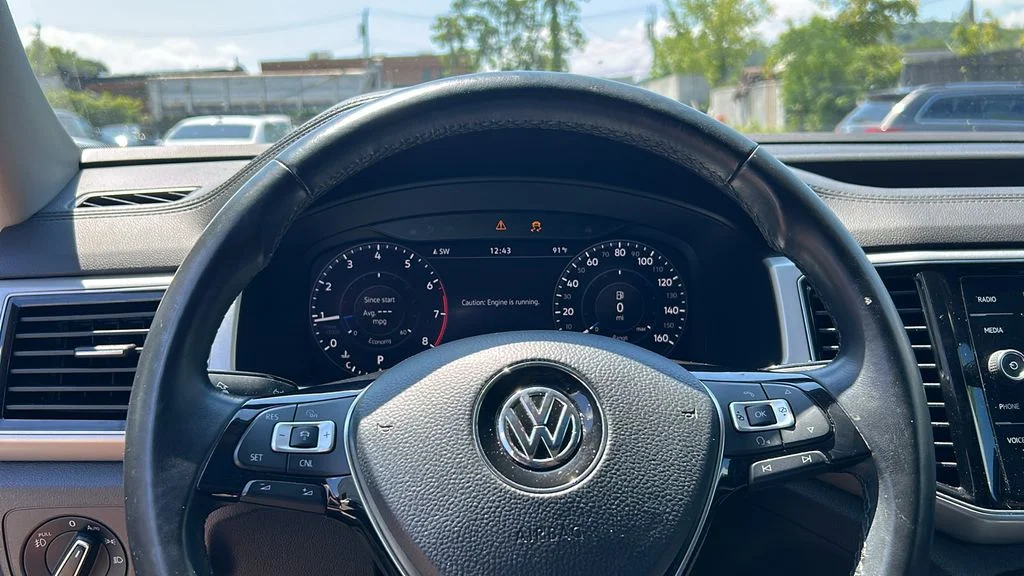 Used 2018 Black Volkswagen SEL Premium image 9