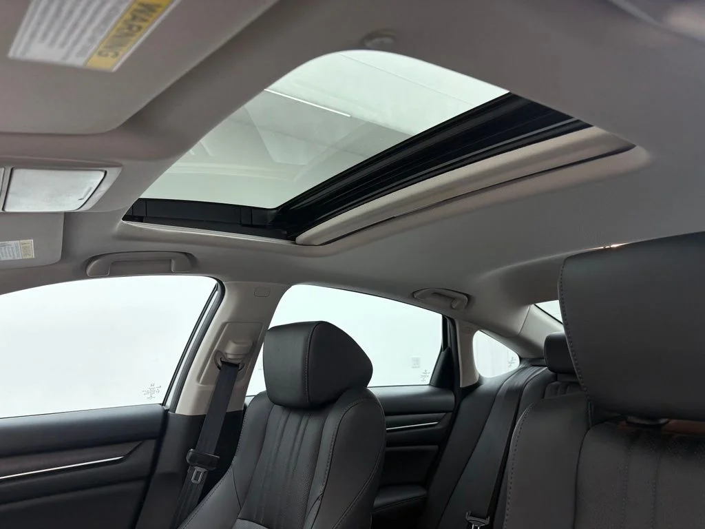 Used 2020 Silver Honda EX-L image 5