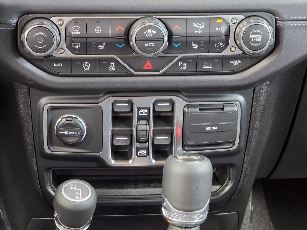 New 2027 Gray Jeep Sahara image 32