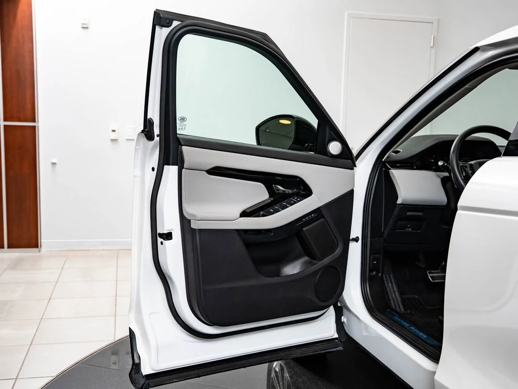 Used 2025 Ostuni Pearl White Metallic Land Rover Dynamic image 28