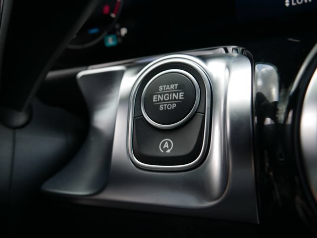 New 2026 Polar White Mercedes-Benz GLB 250 image 37