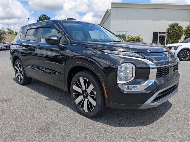 Used 2025 Black Diamond Mitsubishi SE image 4