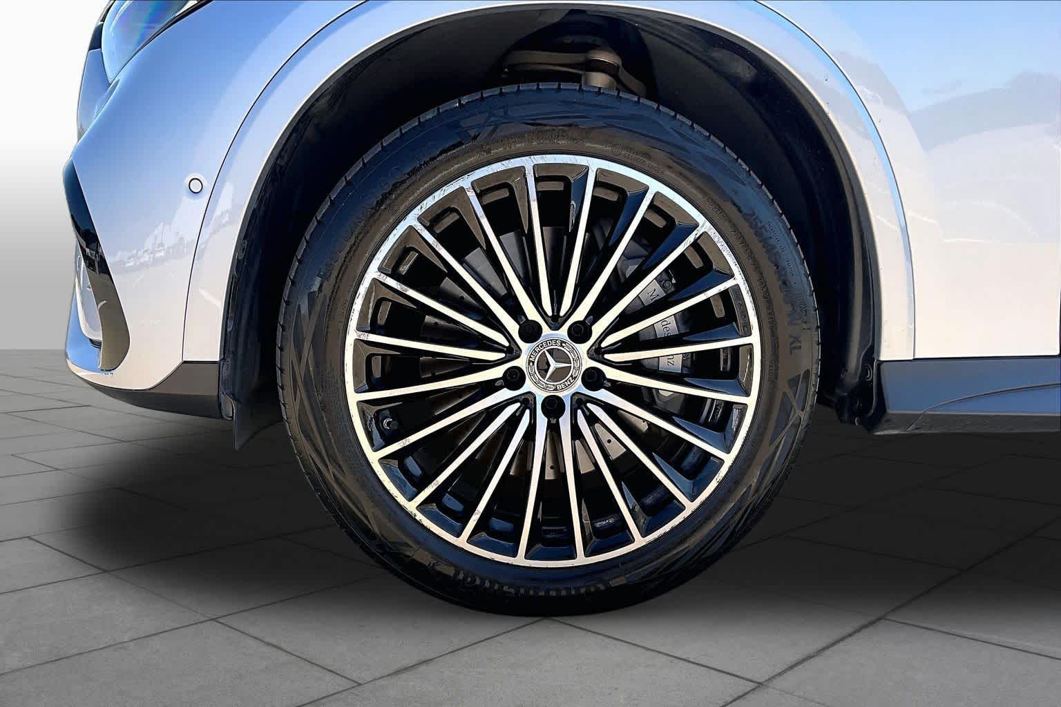 Used 2023 Cirrus Silver Metallic Mercedes-Benz GLC 300 image 11