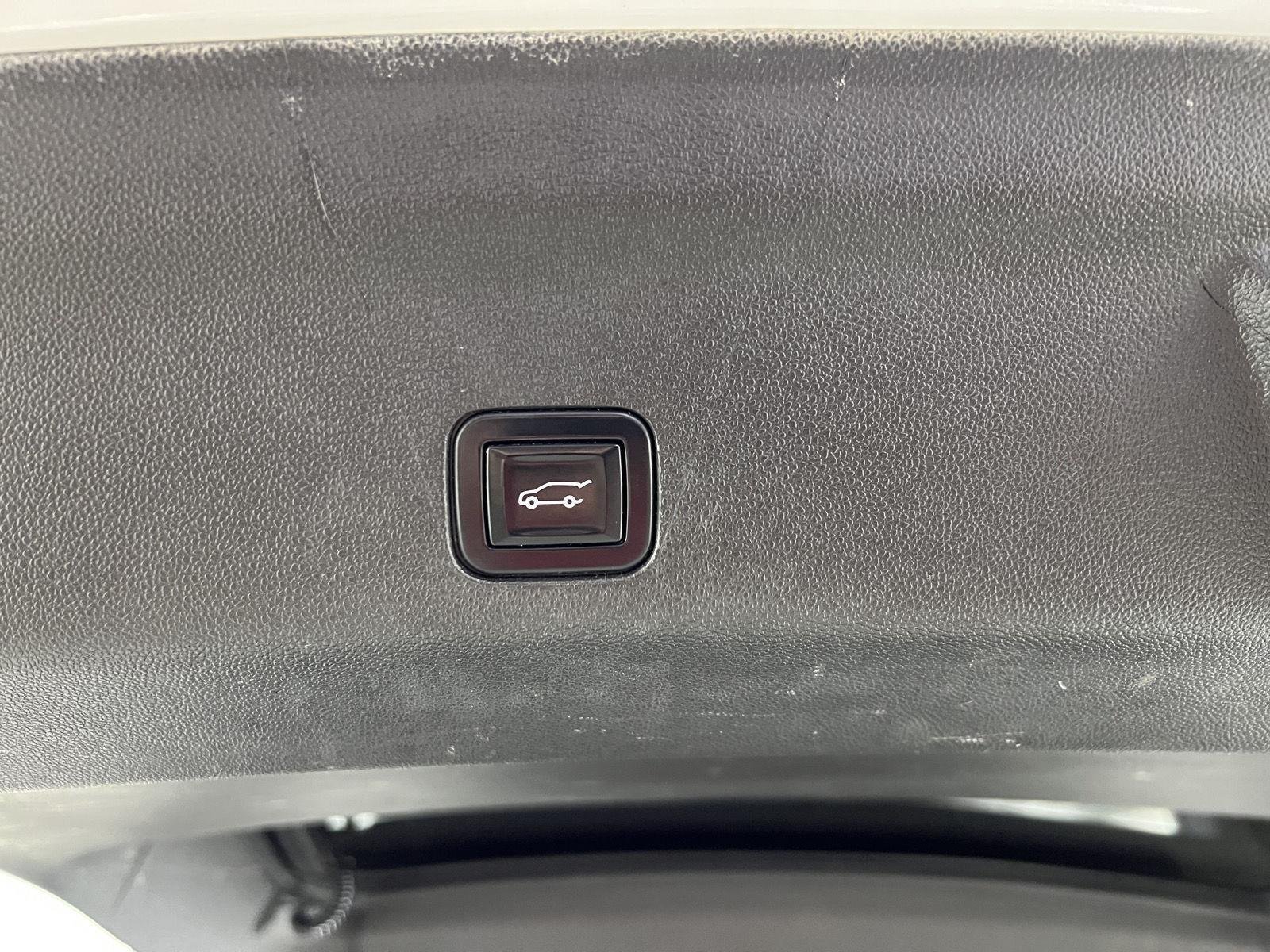 Used 2021 Summit White Chevrolet LT image 10