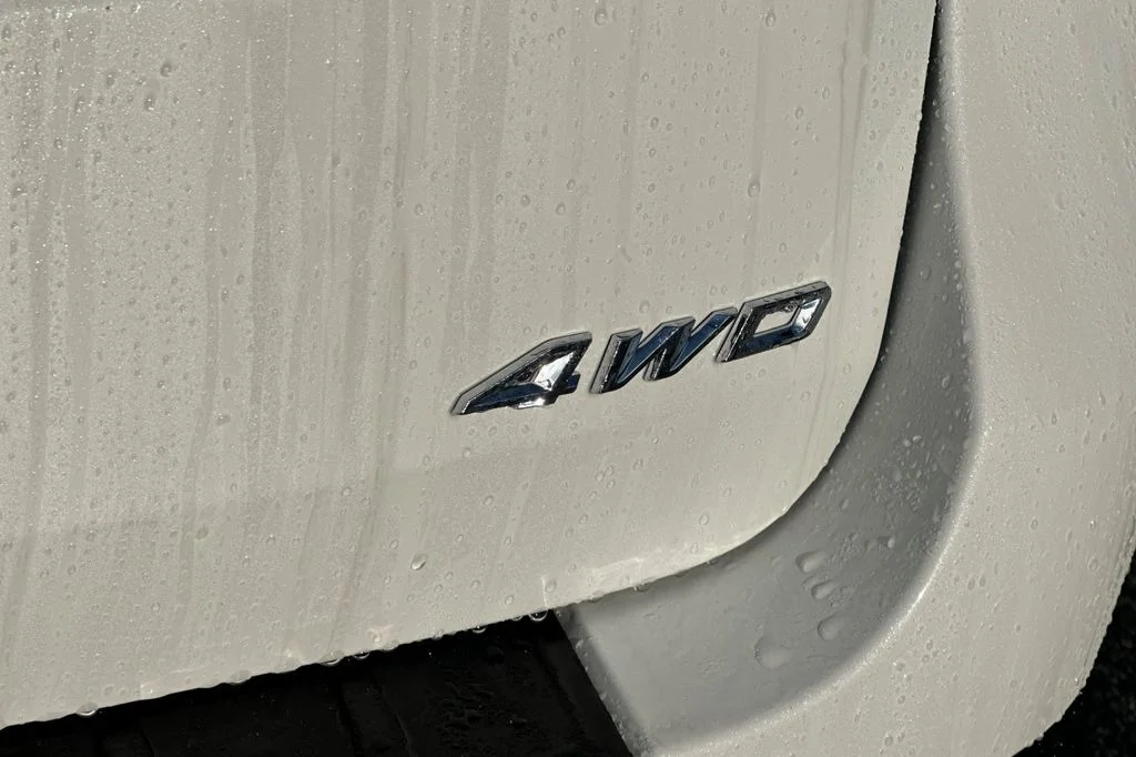 New 2026 White Metallic Ford ST-Line image 28