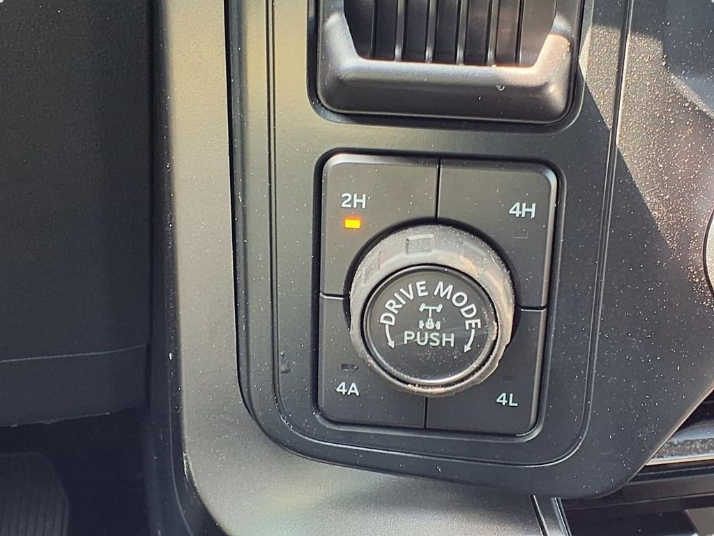 Used 2025 Black Metallic Ford Lariat image 13
