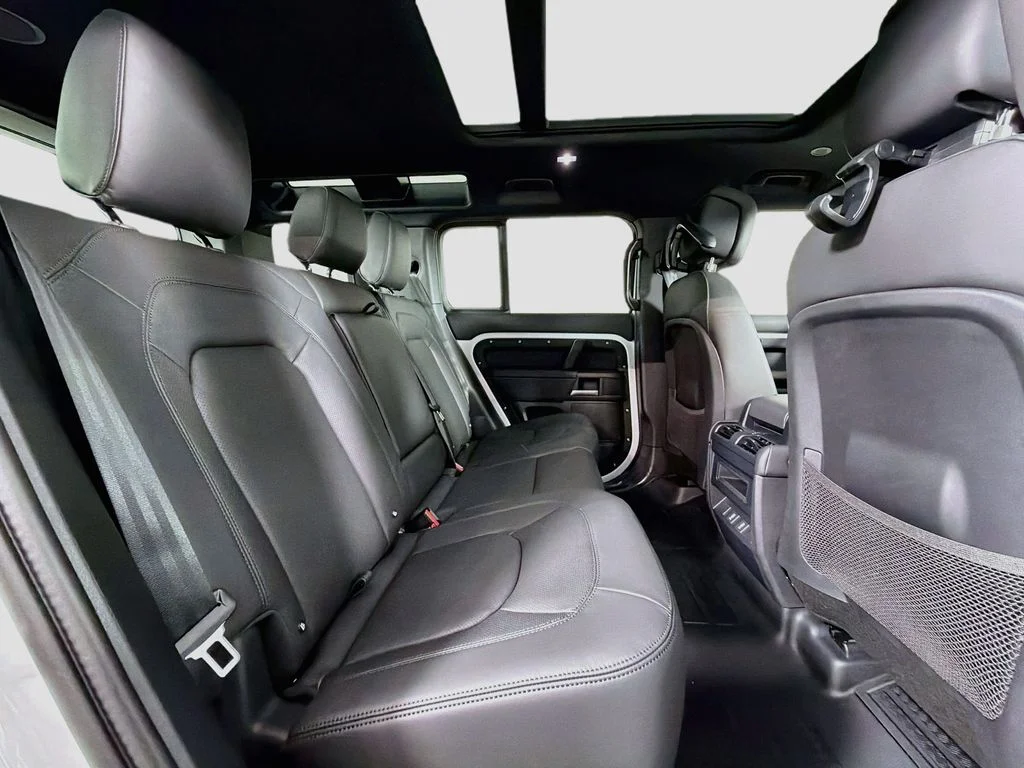 New 2026 Fuji White Land Rover X-Dynamic SE image 29