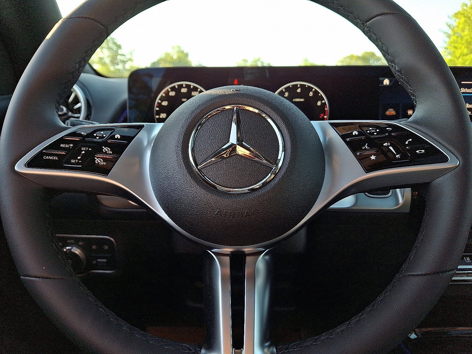 Used 2026 Cirrus Silver Metallic Mercedes-Benz GLB 250 image 12