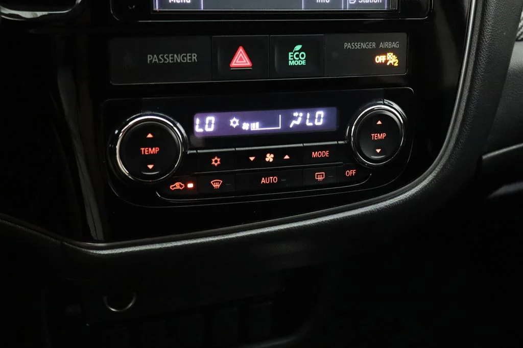 Used 2018 Black Mitsubishi ES image 27