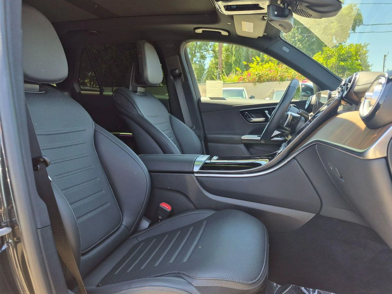 Used 2025 Graphite Grey Metallic Mercedes-Benz SUV image 27