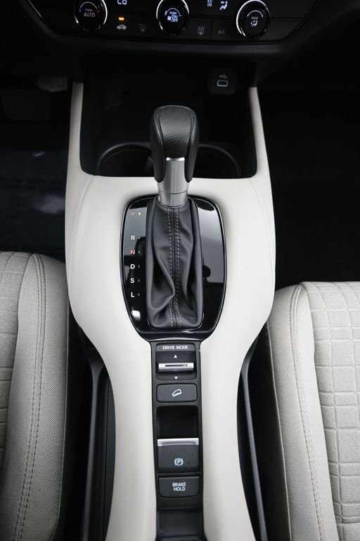 Used 2024  Honda LX image 18