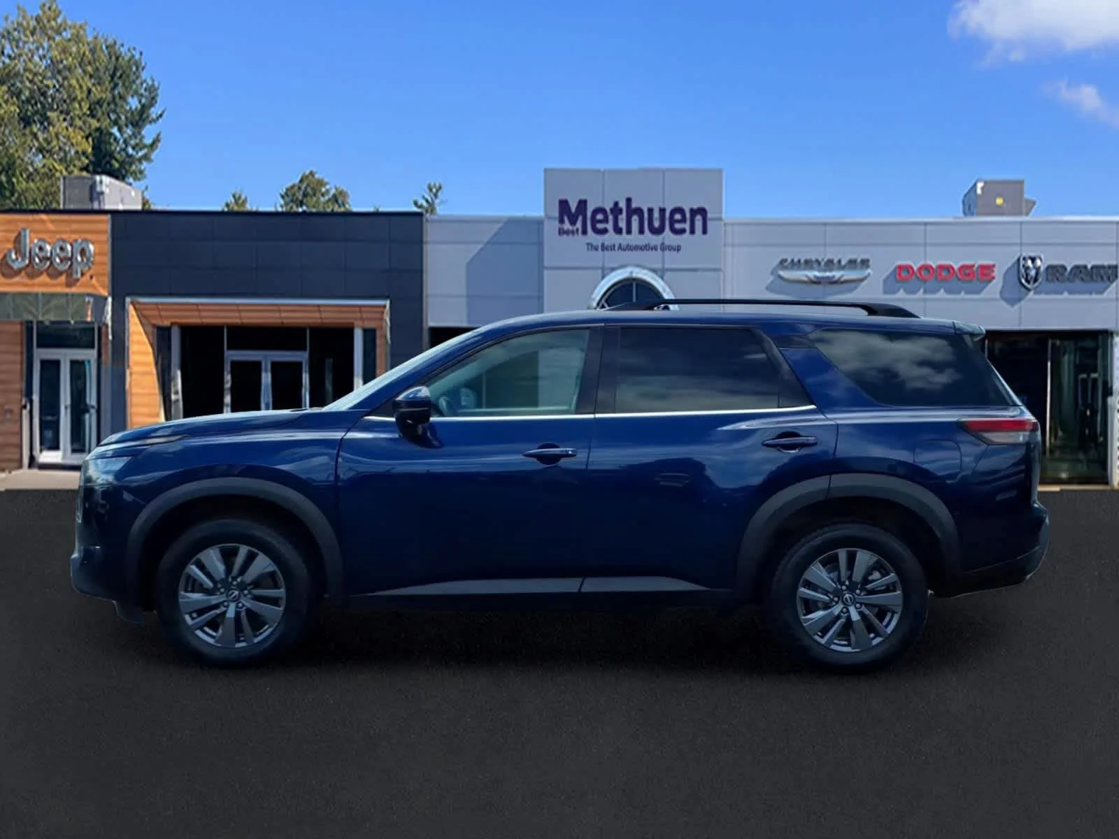 Used 2024 Deep Ocean Blue Pearl Nissan SV image 8