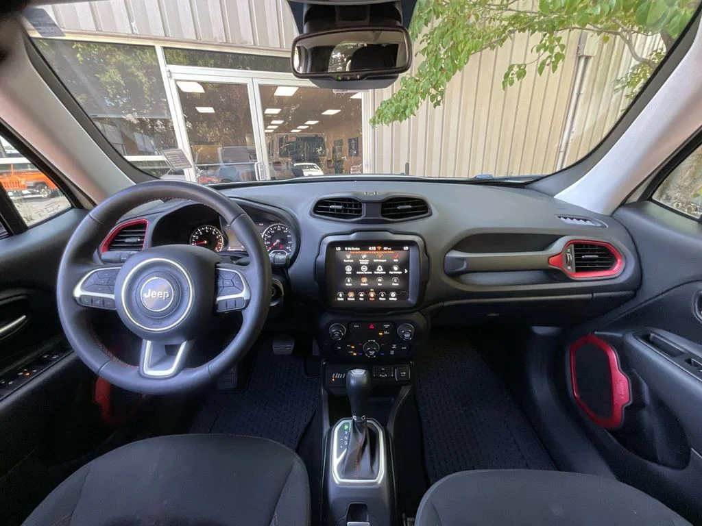 Used 2023 White Jeep Trailhawk image 17