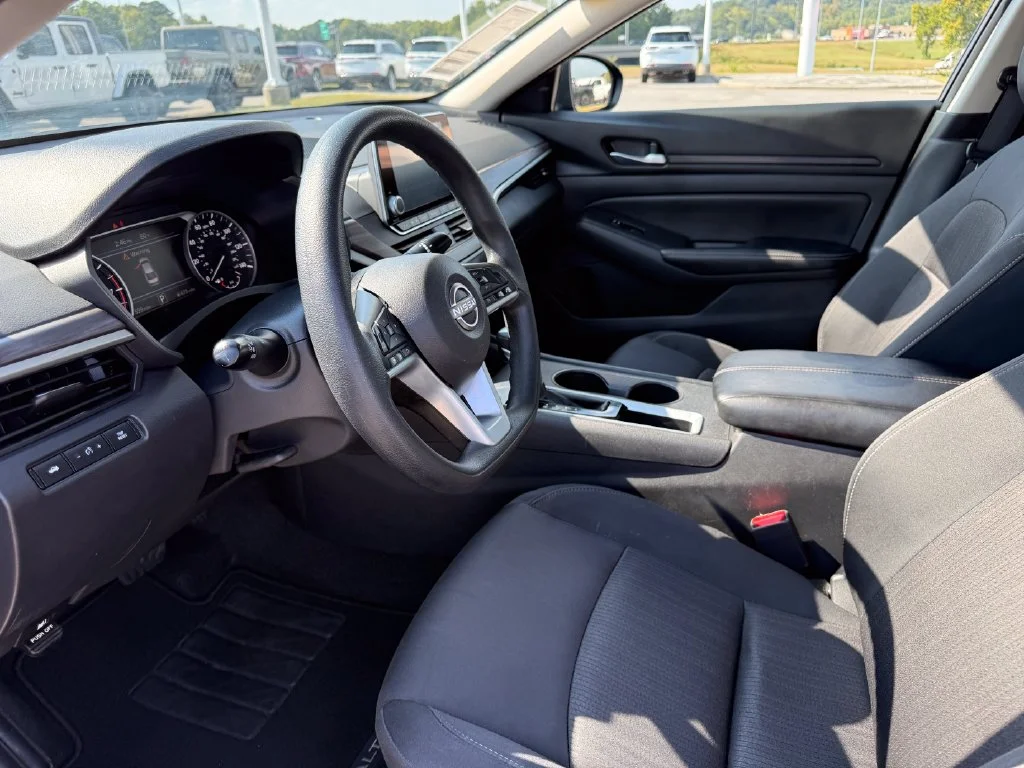 Used 2025 Black Nissan 2.5 SV image 4