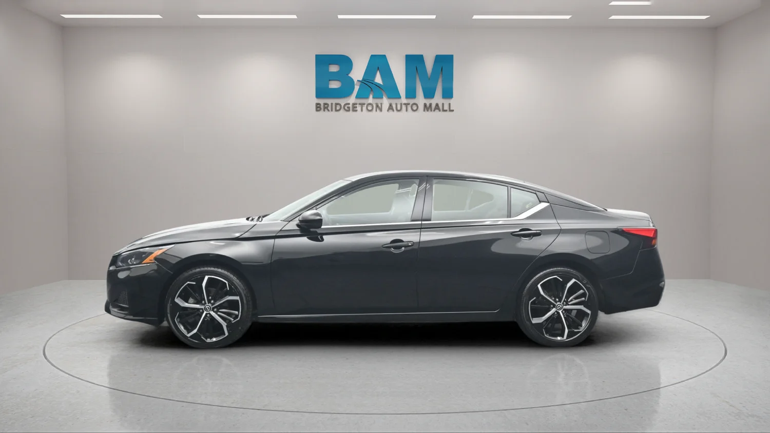 Used 2025 Black Nissan SR image 4