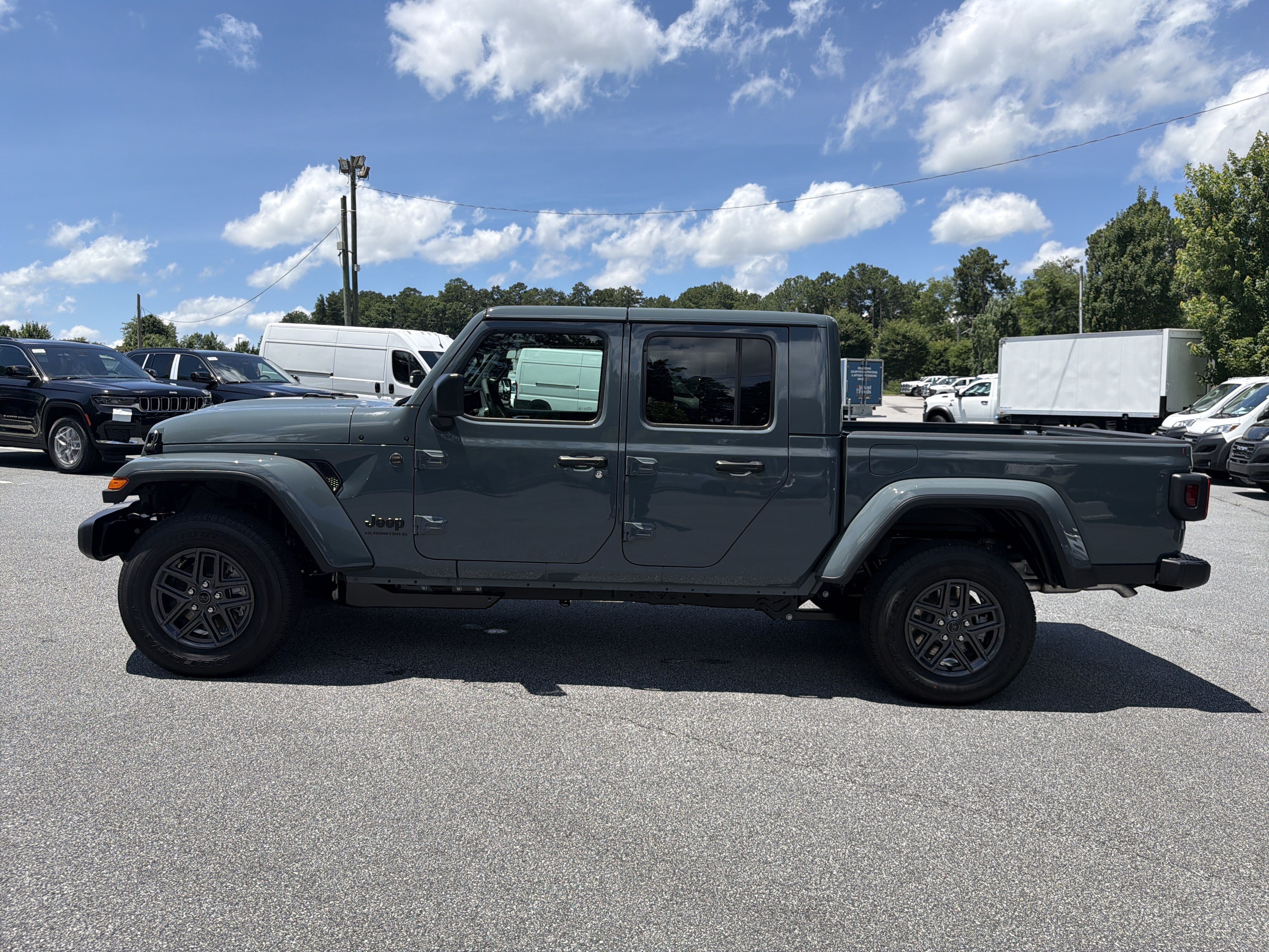 New 2026 Anvil Clear-Coat Exterior Paint Jeep Sport S image 4