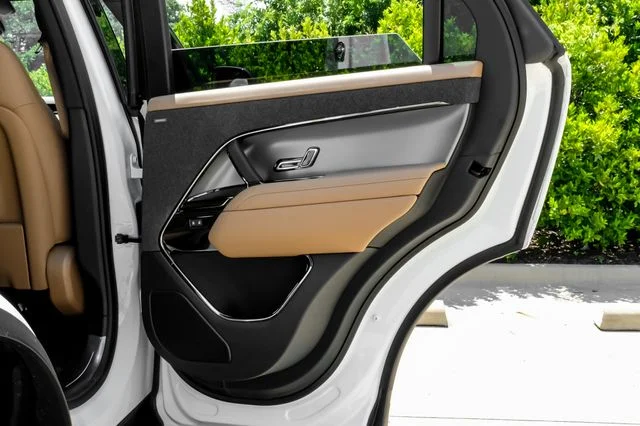 New 2026 Fuji White Land Rover SE image 52