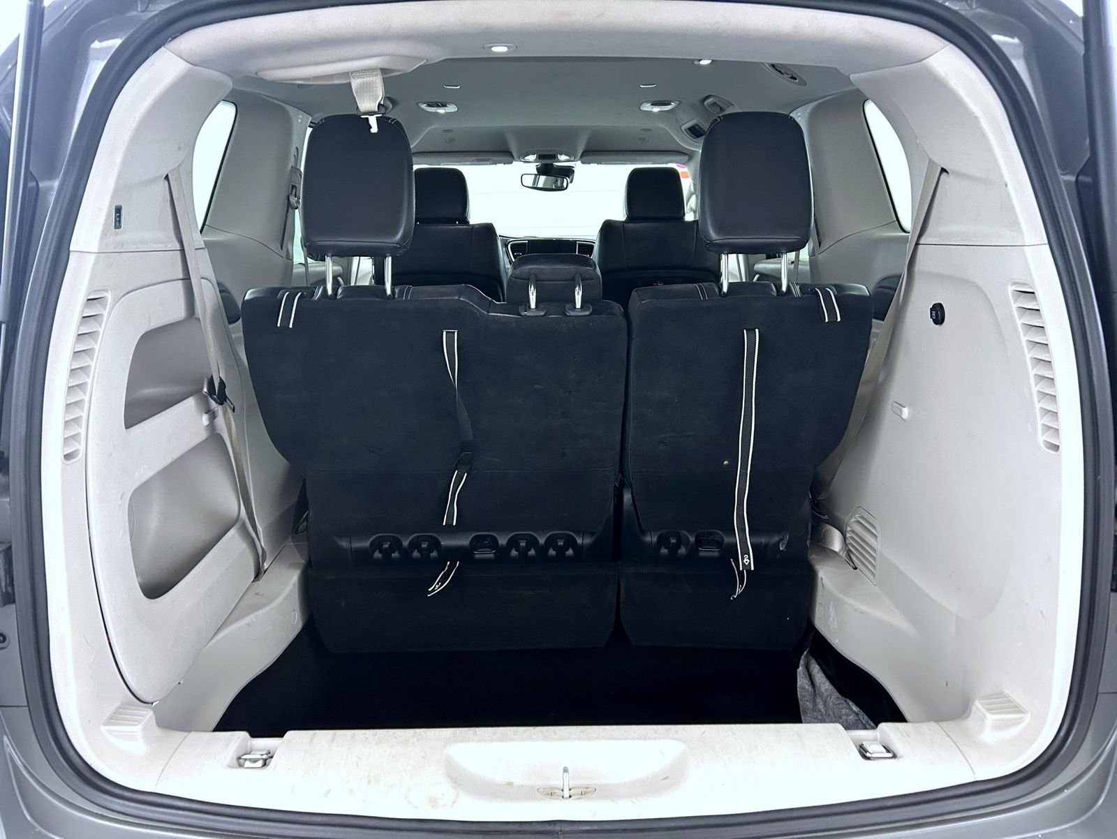 Certified Used 2022 White Chrysler Touring L image 19