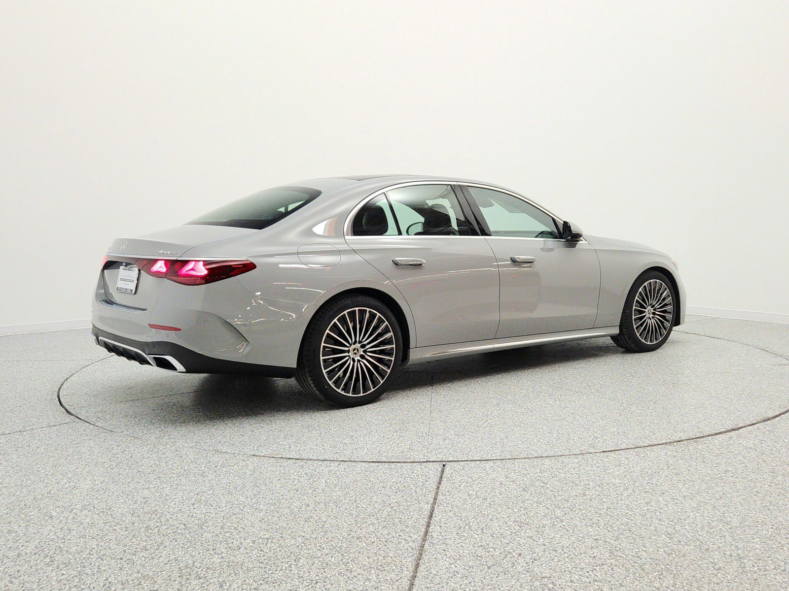 New 2026 MANUFAKTUR Alpine Grey Mercedes-Benz E 450 4MATIC® Sedan image 34