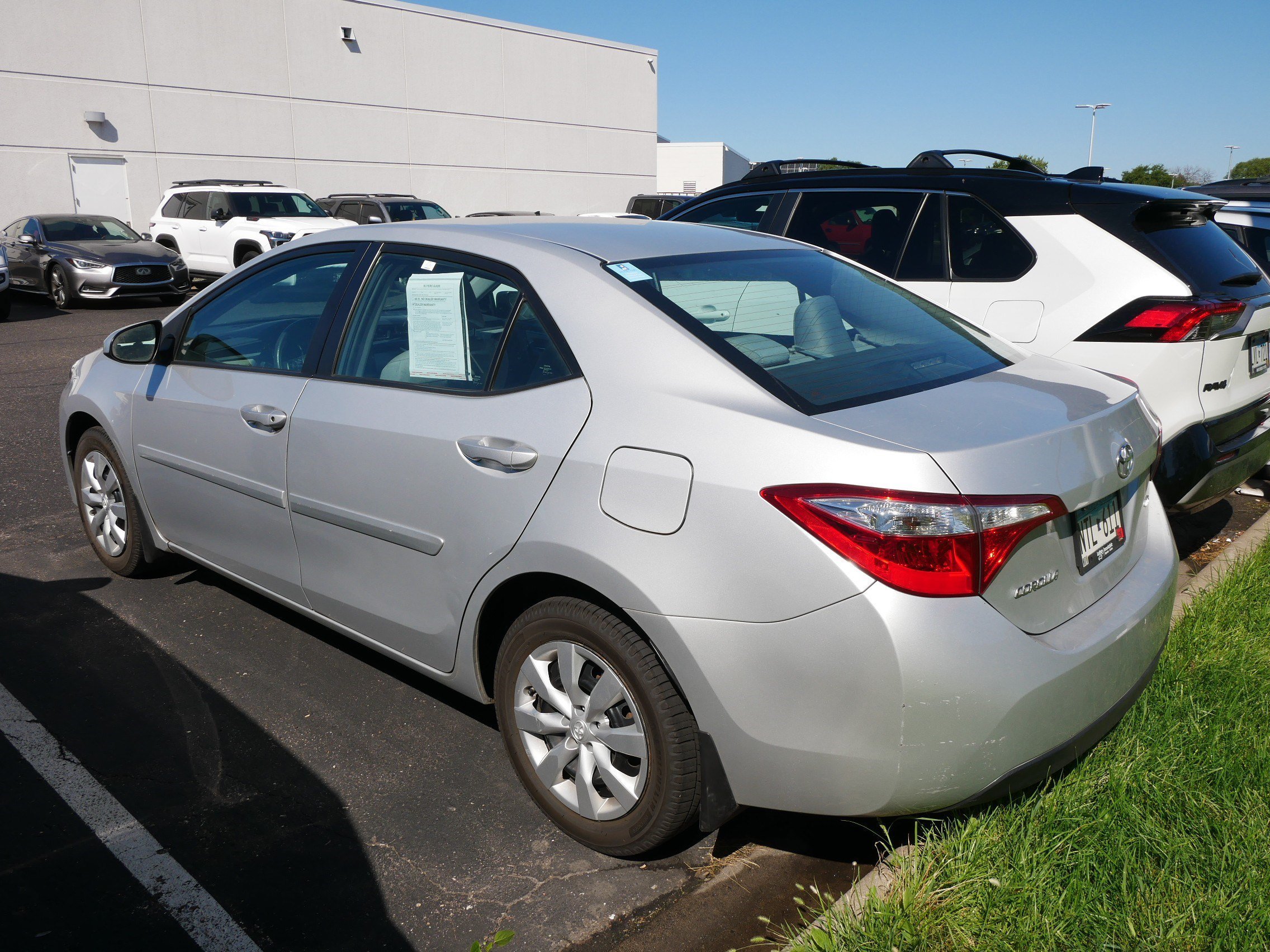 Used 2015 Classic Silver Metallic Toyota LE image 7