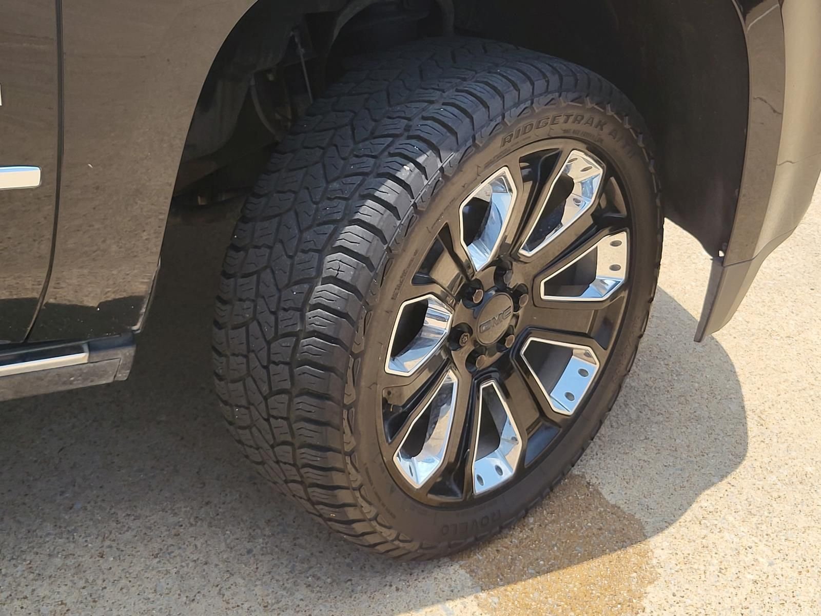 Used 2019 Onyx Black GMC Denali image 5
