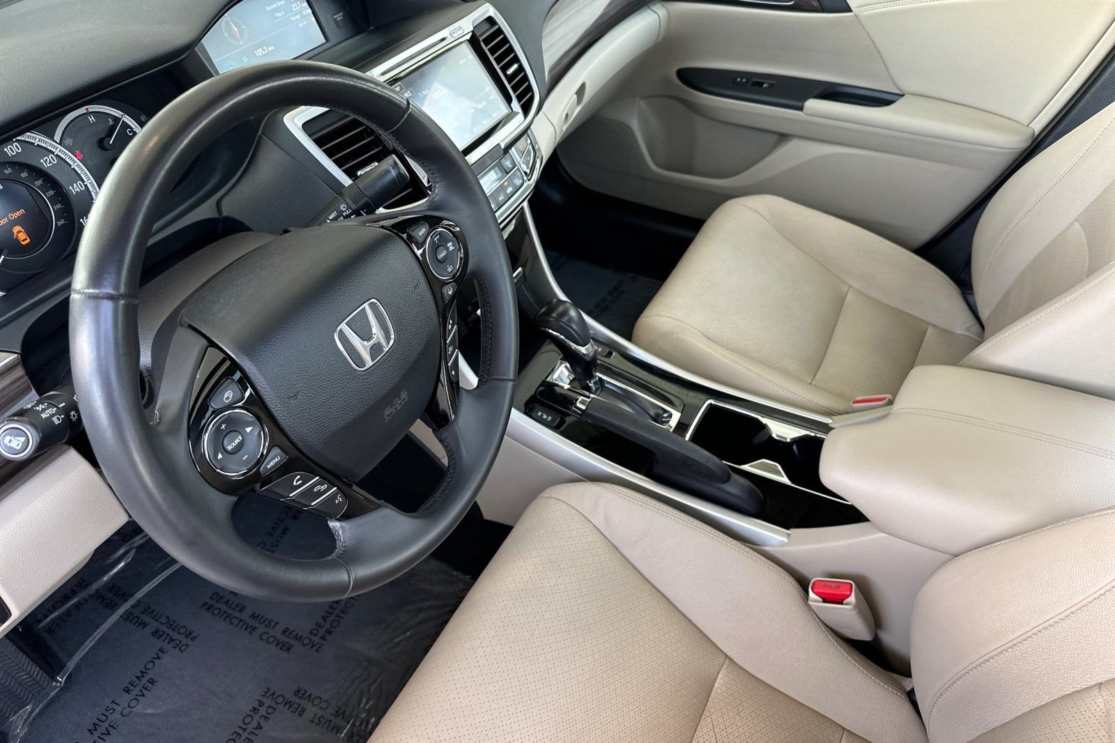 Used 2017 White Honda Touring image 10