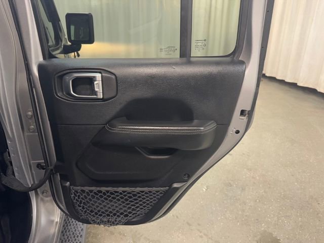 Used 2018 Gray Jeep Sahara image 34