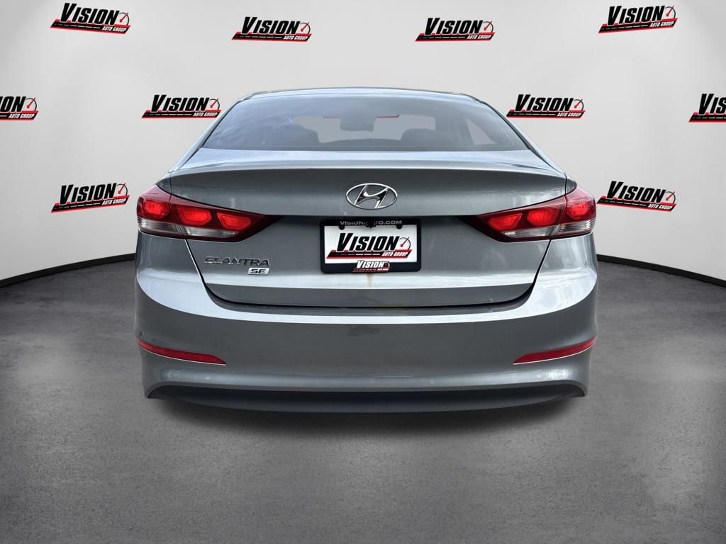 Used 2018 Gray Hyundai SE image 5