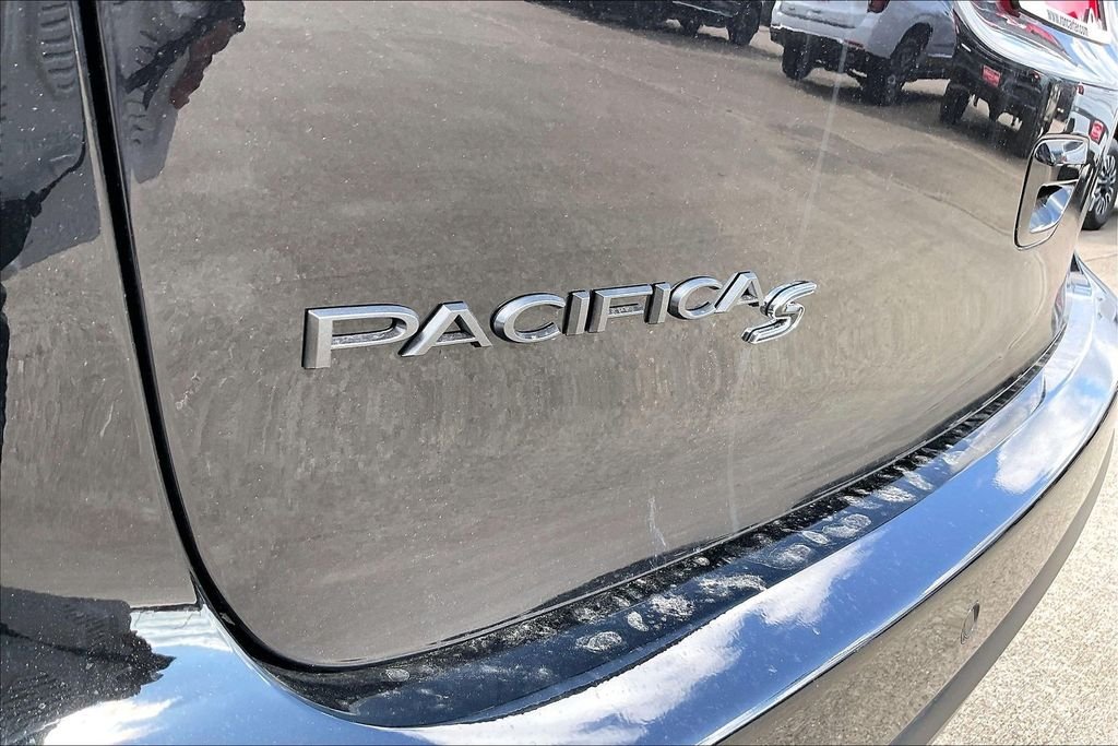 New 2026 Chrysler Pacifica Limited 4D Passenger Van