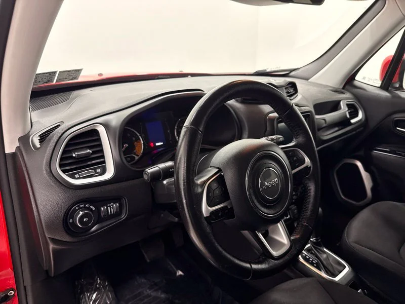 Used 2018 Red Jeep Latitude image 19