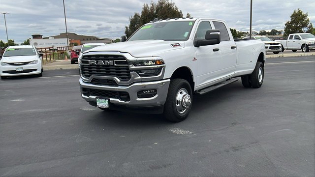 New 2026 Bright White Clear-Coat Exterior Paint RAM Tradesman image 7