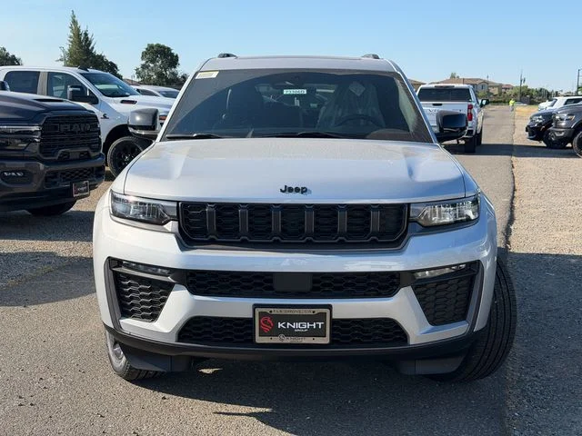 New 2026 Silver Zynith Exterior Paint Jeep Limited image 3