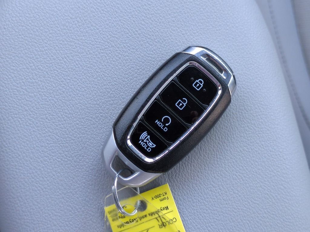 Used 2023 Silver Hyundai SEL image 9