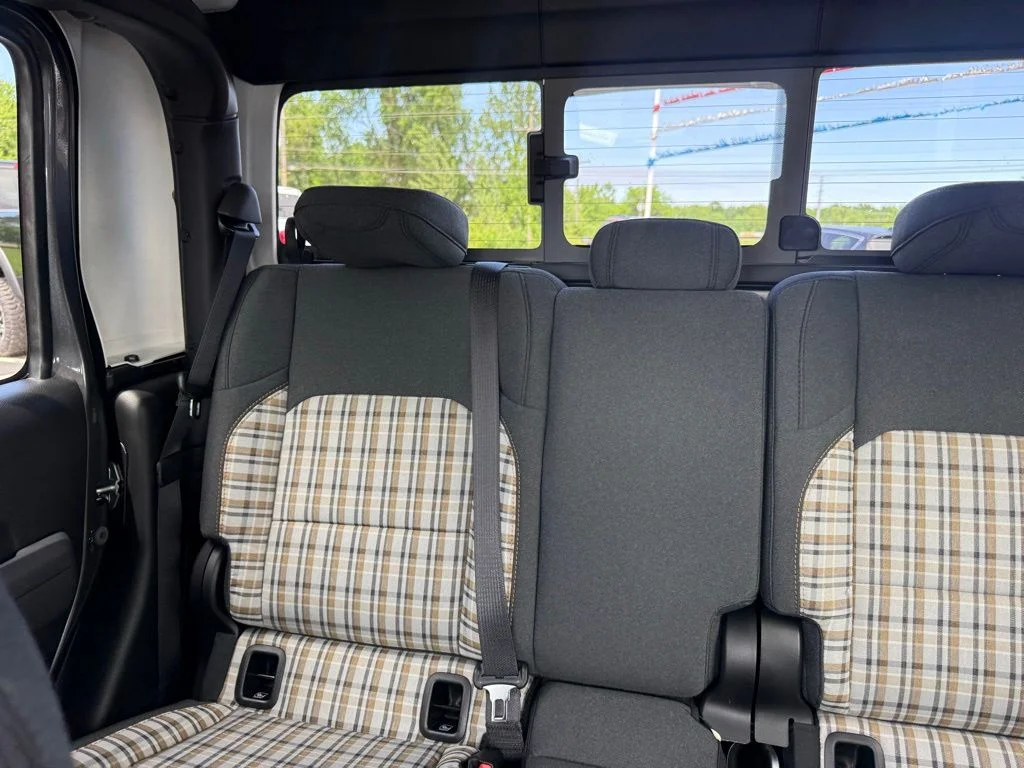 New 2026 Granite Crystal Metallic Clear-Coat Exterior Paint Jeep 85th Anniversary Edition image 31