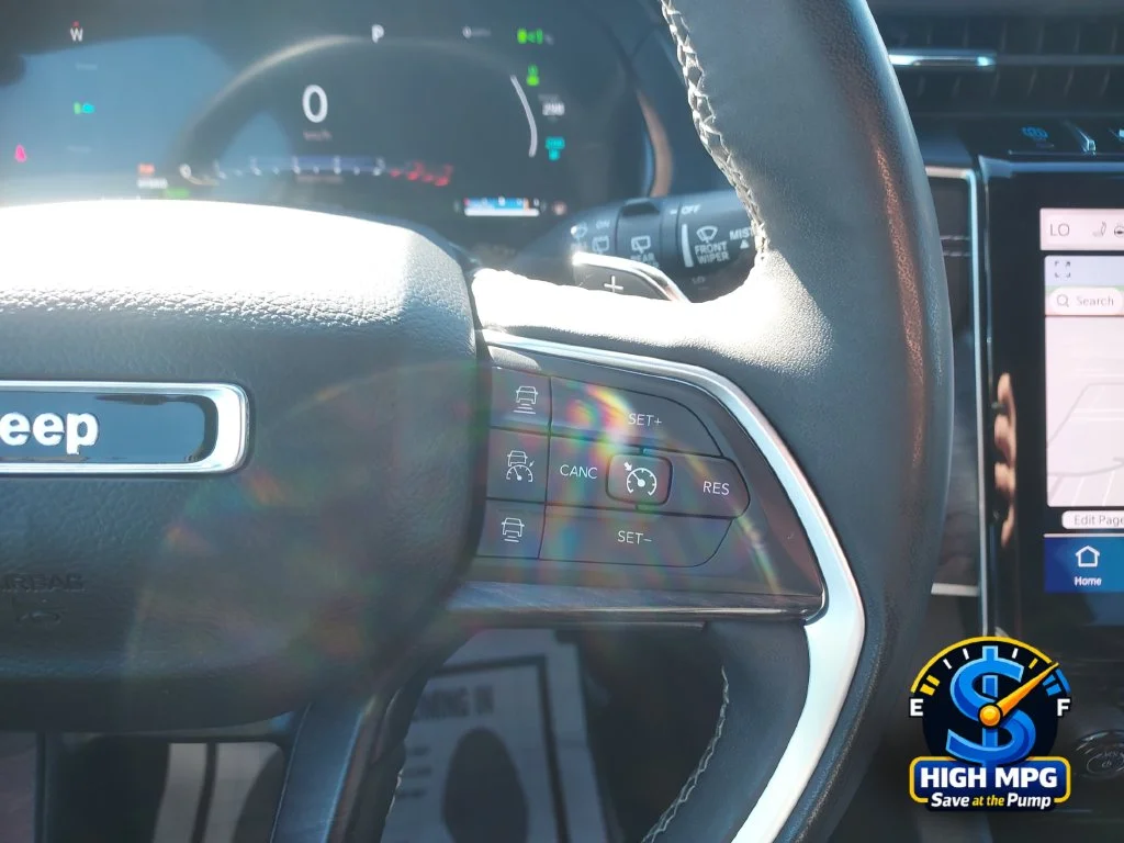 Used 2024 Silver Jeep 4xe image 18