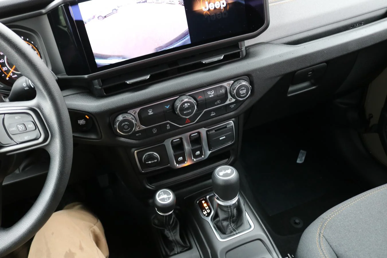 New 2026 41 (pj5) Jeep Sport image 16