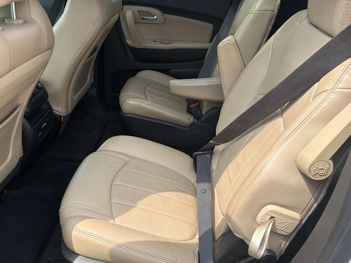 Used 2012 White Diamond Tri-Coat Chevrolet LTZ image 6