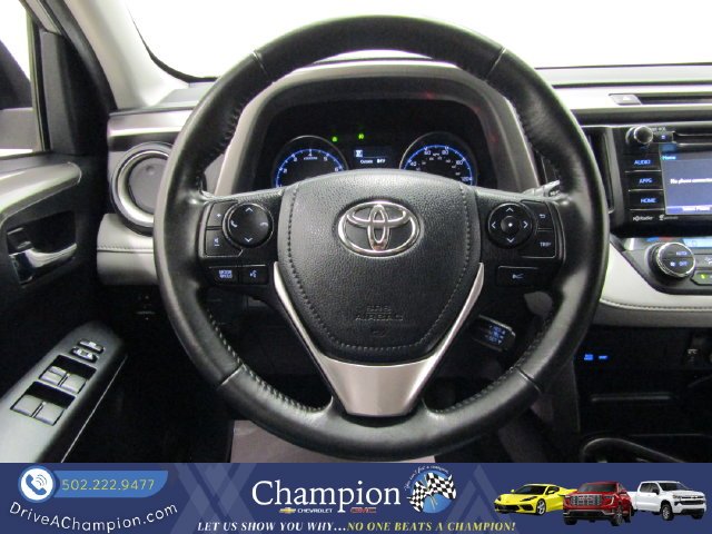 Used 2018 Silver Toyota XLE image 28