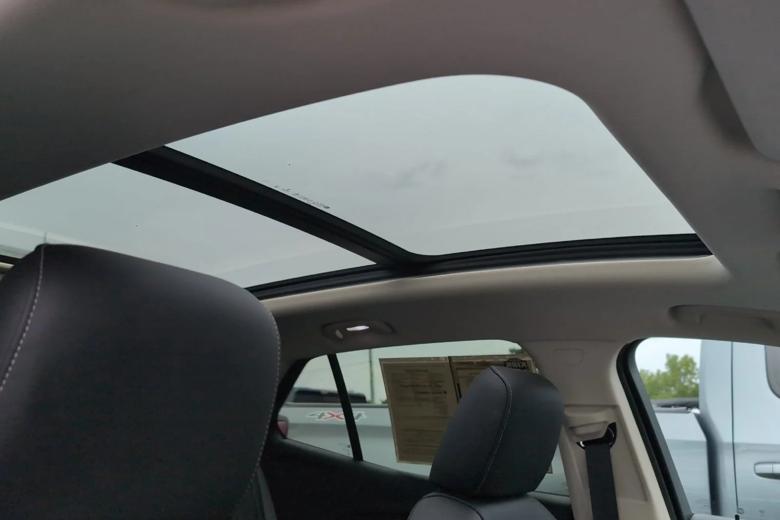 Used 2022 EBONY TWILIGHT METALLIC Buick Essence image 18