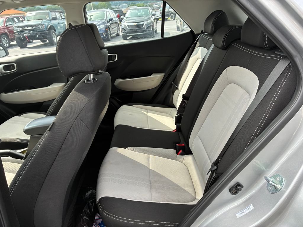 Used 2025 Silver Hyundai SEL image 19