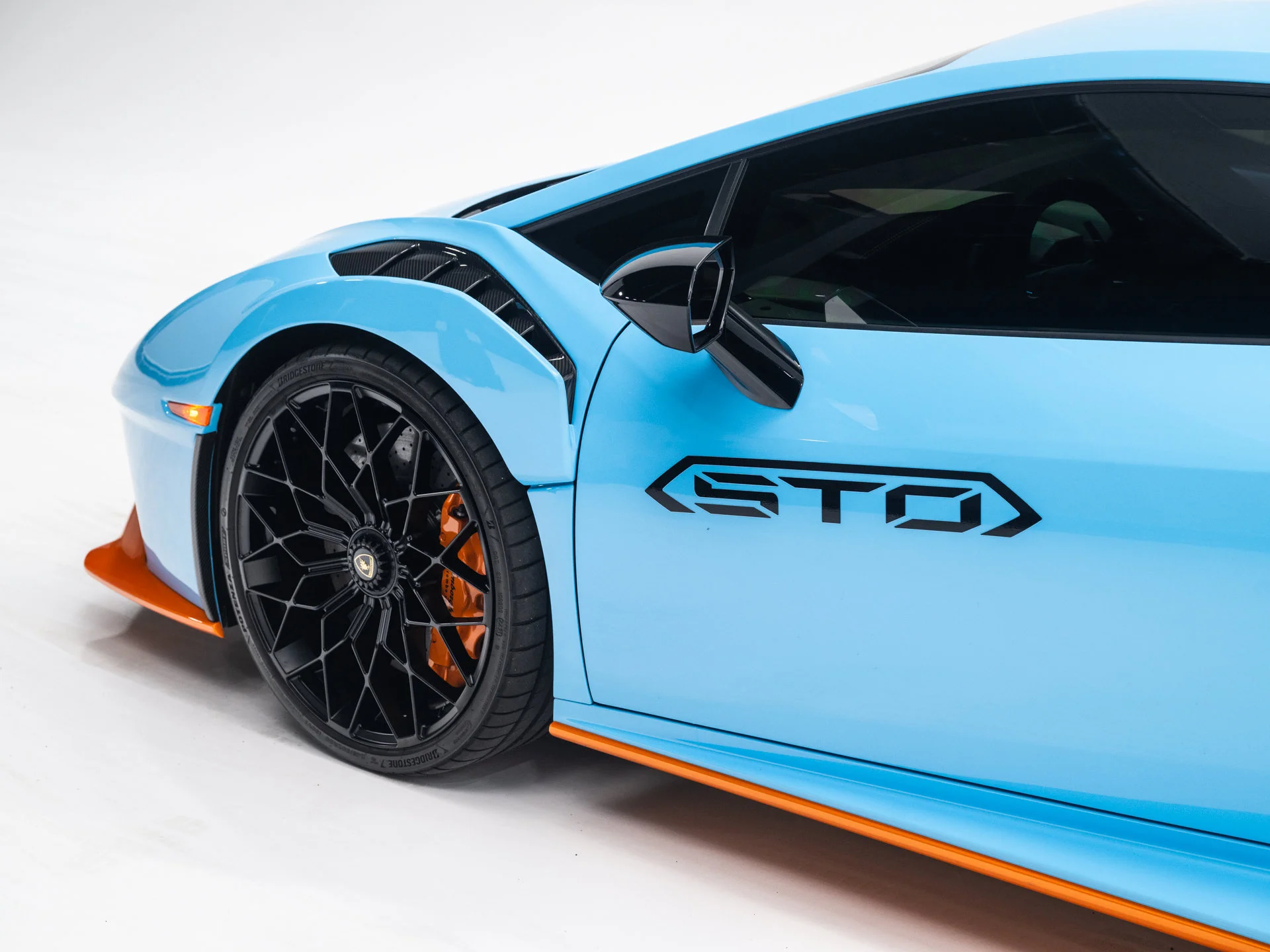 Used 2022 Blu Laufey Metallic Lamborghini Base image 18