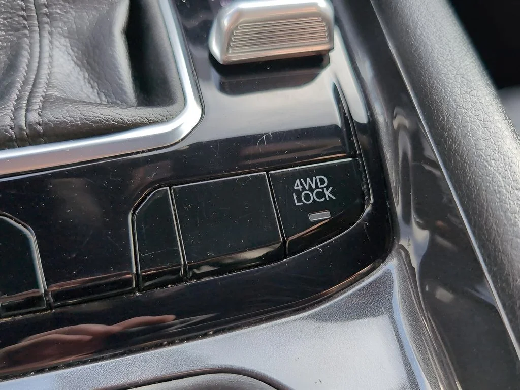 Used 2024 Bright White Clearcoat Jeep Latitude image 22