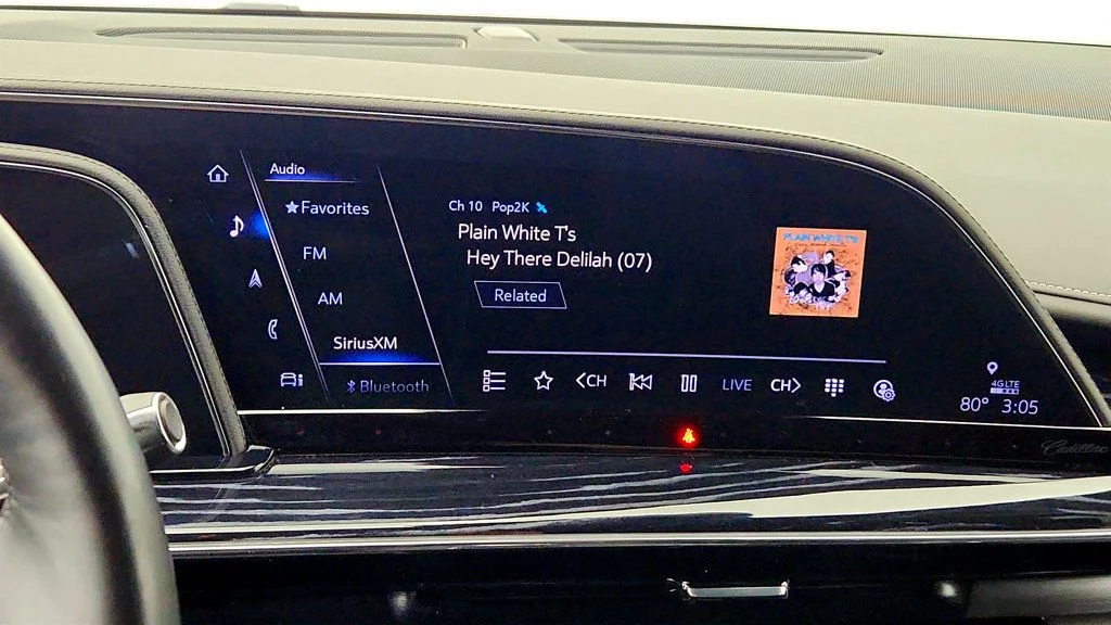 Used 2022 Crystal White Tricoat Cadillac Sport 4WD w/ Touring Pkg & Sport Performance Pkg image 19