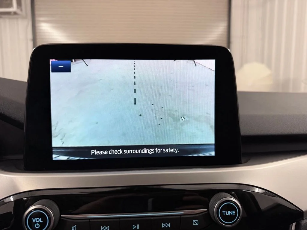Used 2020 Red Ford SE image 17