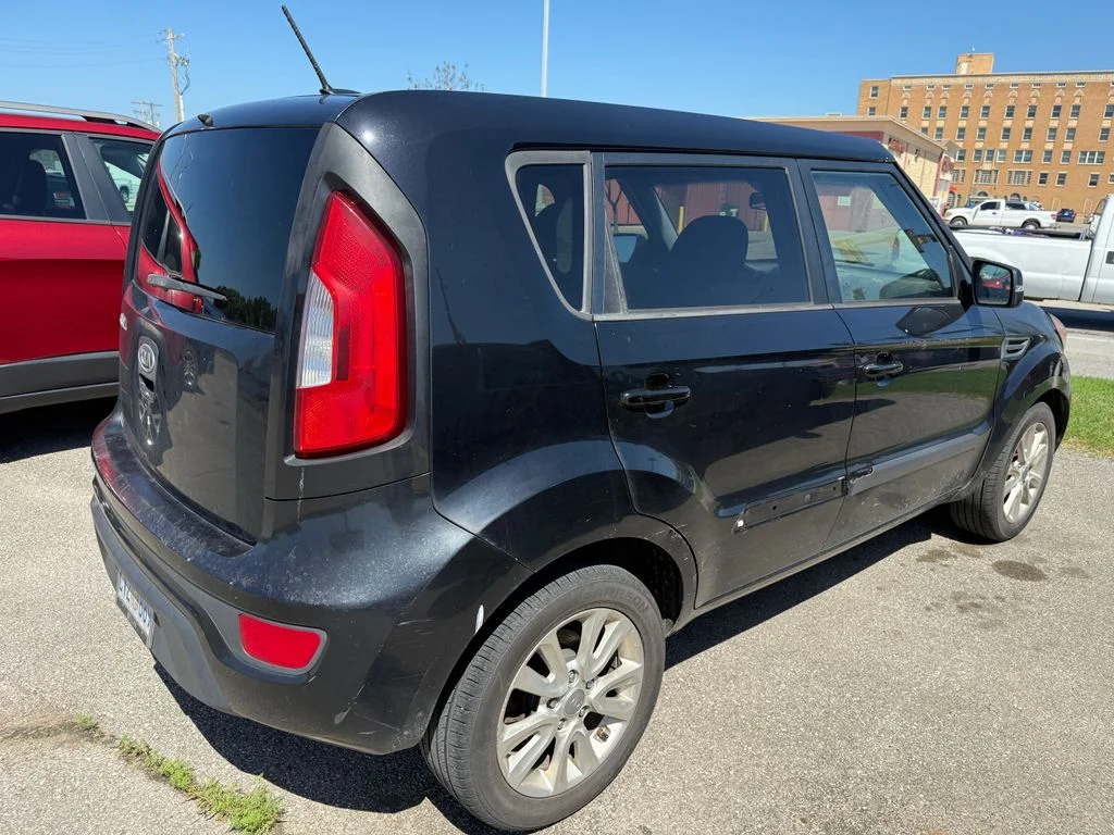 Used 2012 Gray Kia Plus image 11